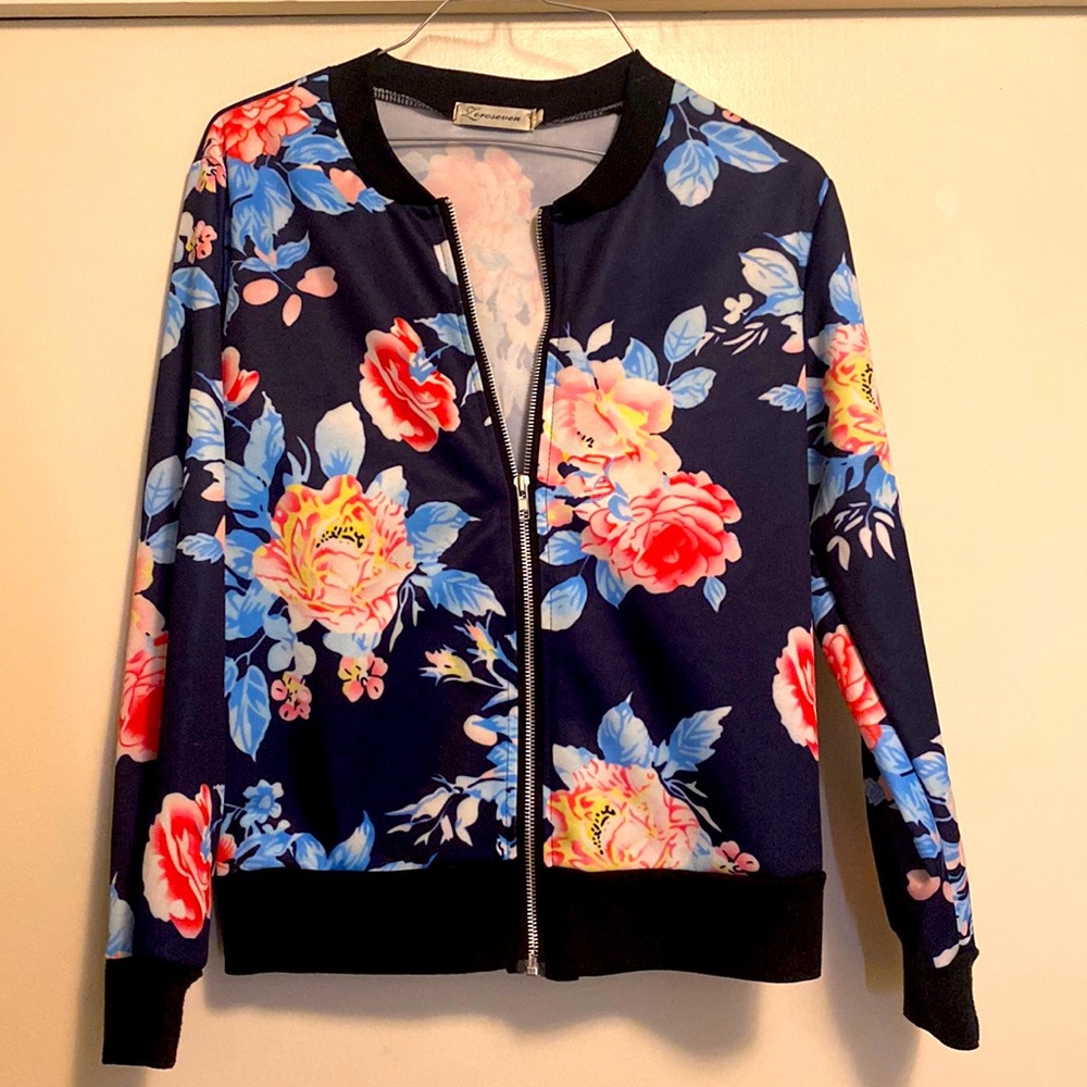 Cute floral lightweight jacket!